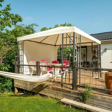 Дом отдыха 3 Bedroom Amazing In *